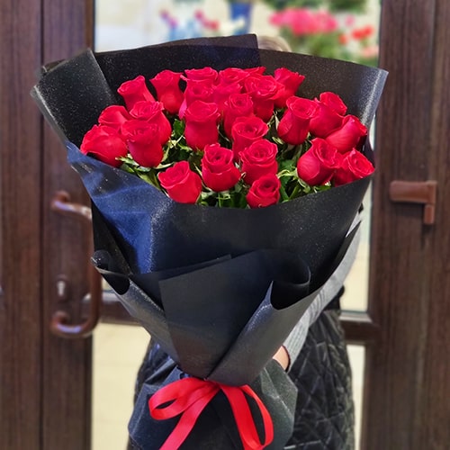 25 красных роз