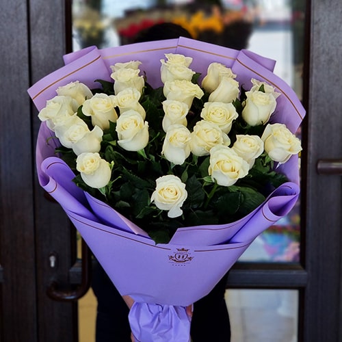 Белая симфония 25 роз 70 см.